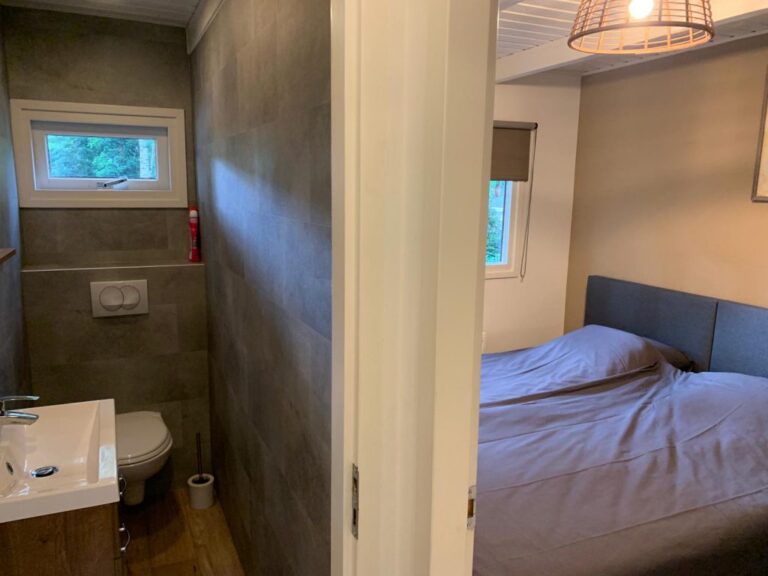 Toilet en 2e slaapkamer boven